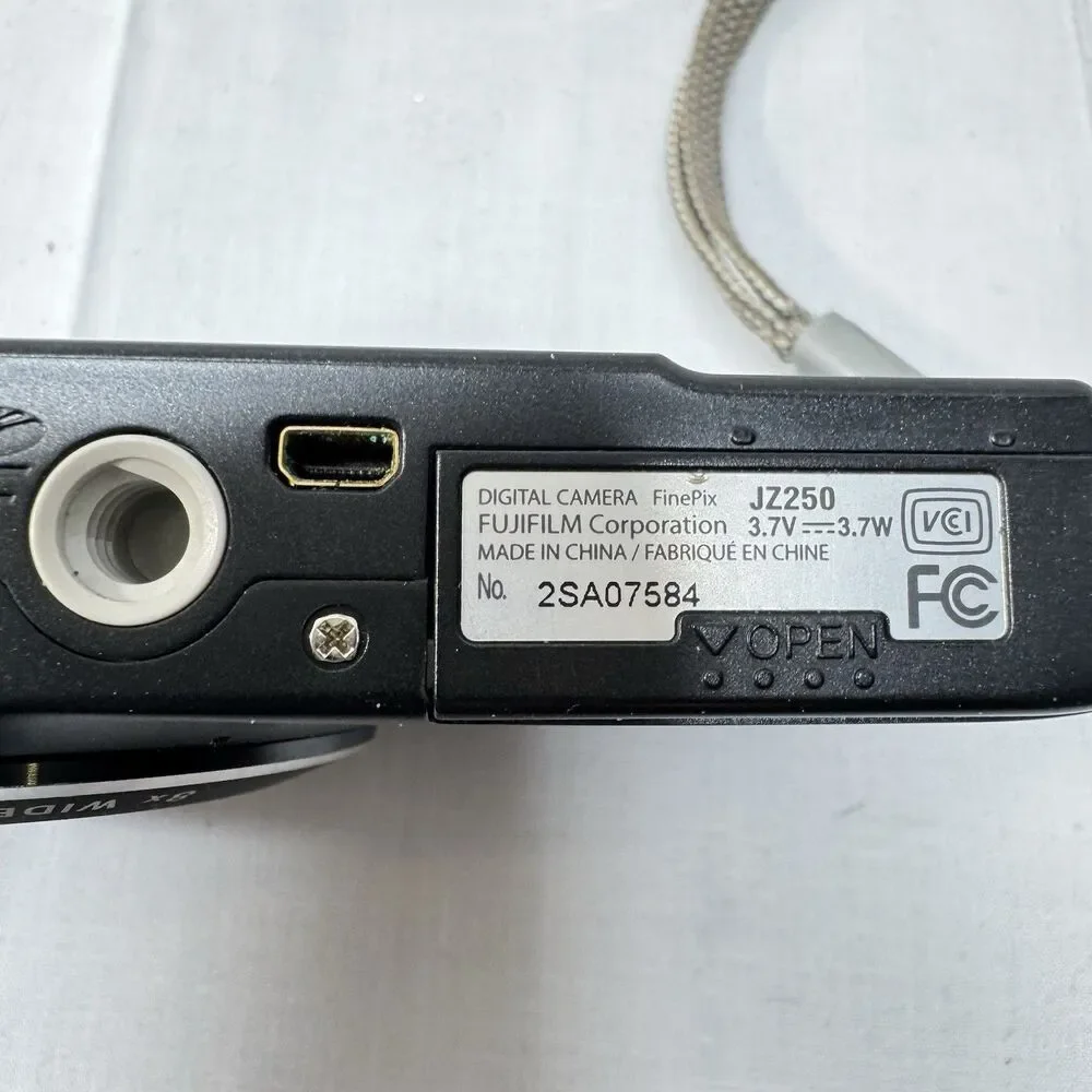 Fujifilm FinePix JZ250 16.0MP Digital Camera 2 Battery, Charger, & Memory Card